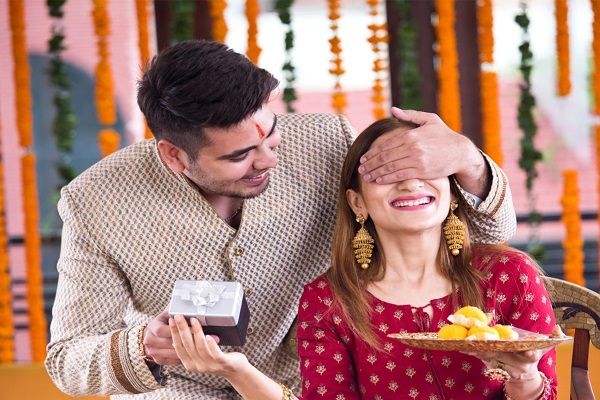 These 10 Gifts Can Bring a Smile on Your Sibling’s Face This Raksha Bandhan
